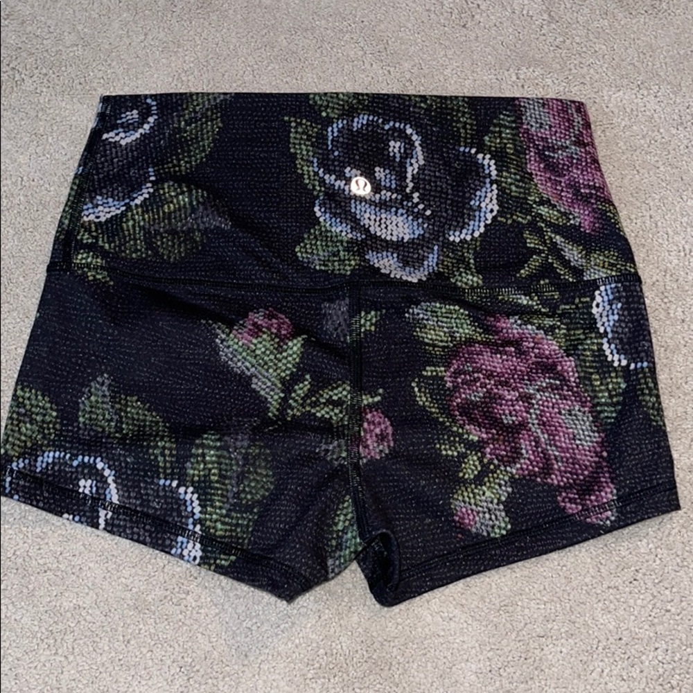 Like new Lulumeon spandex shorts size 4